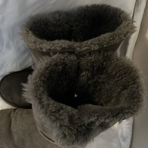 Ugg boots size 6 - Picture 3 of 6